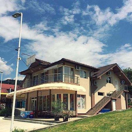Guest House Konak Iris Predejane Kültér fotó